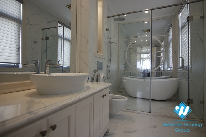 Adjacent villa for rent, equipped with modern furniture for rent in Vinhome Harmony Long Bien